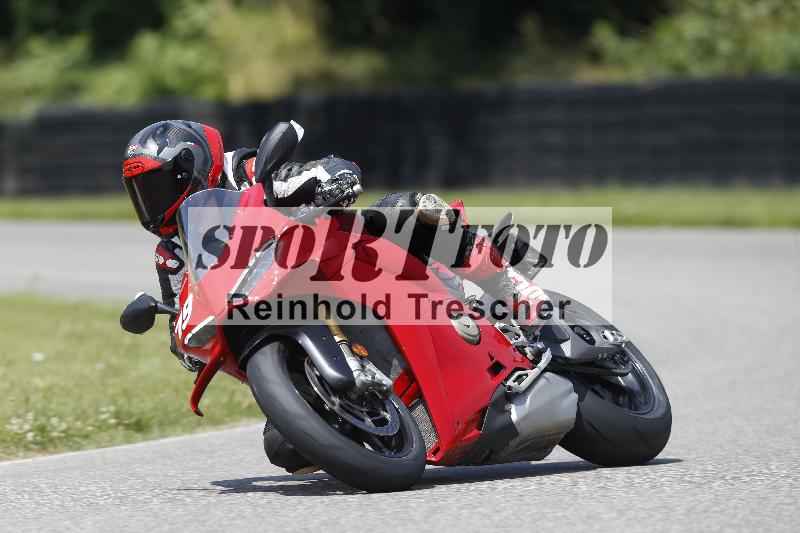 /27 12.06.2025 Ducati Schweiz Trackday Warmup  ADR/gelb-jeaune/19-2